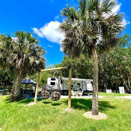 ホテル Lake Front Rv Experience Close To Port Canaveral And Kennedy Space Center ティテュスビル エクステリア 写真