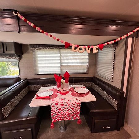 ホテル Lake Front Rv Experience Close To Port Canaveral And Kennedy Space Center ティテュスビル エクステリア 写真
