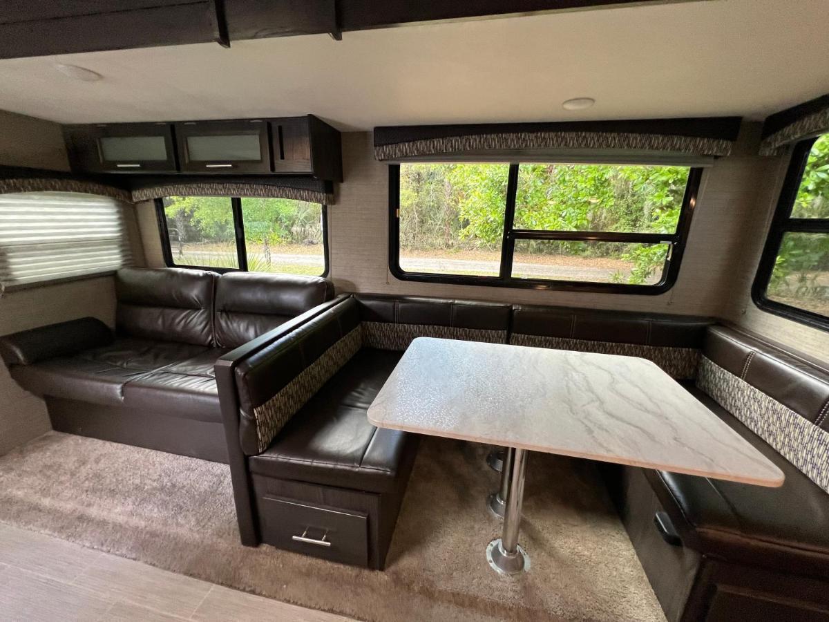 ホテル Lake Front Rv Experience Close To Port Canaveral And Kennedy Space Center ティテュスビル エクステリア 写真