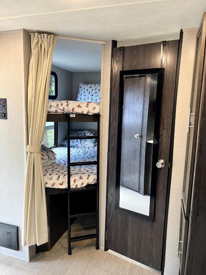 ホテル Lake Front Rv Experience Close To Port Canaveral And Kennedy Space Center ティテュスビル エクステリア 写真