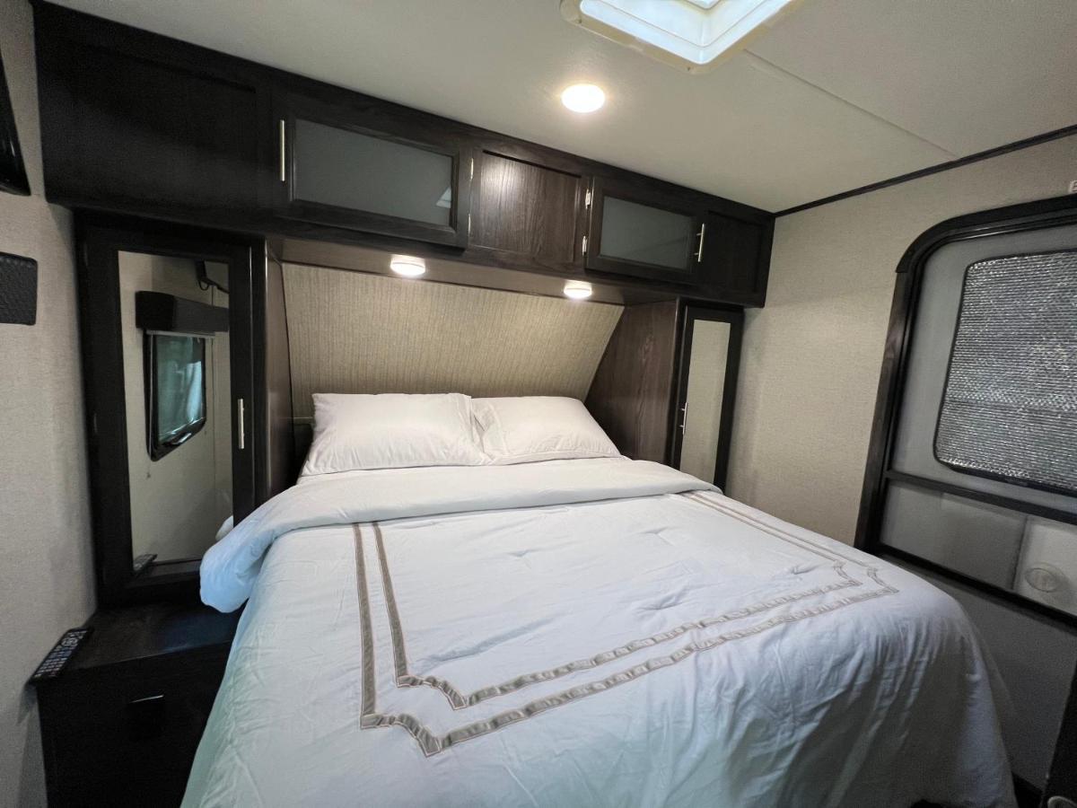 ホテル Lake Front Rv Experience Close To Port Canaveral And Kennedy Space Center ティテュスビル エクステリア 写真