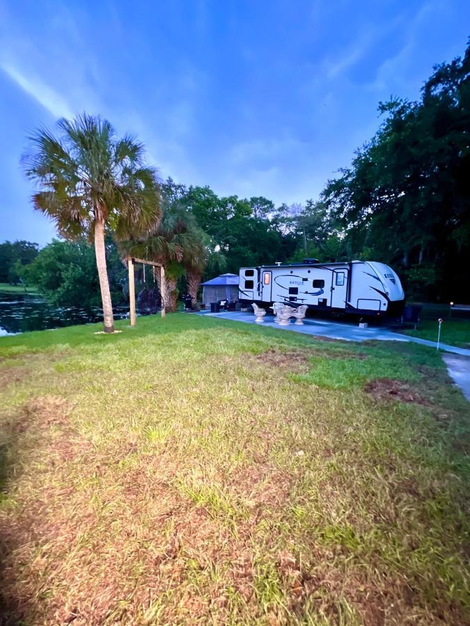 ホテル Lake Front Rv Experience Close To Port Canaveral And Kennedy Space Center ティテュスビル エクステリア 写真