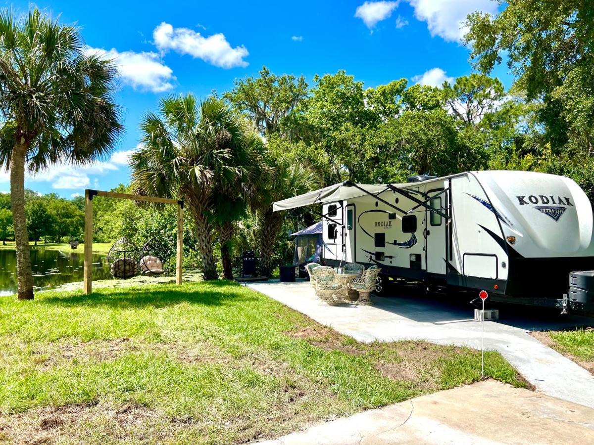ホテル Lake Front Rv Experience Close To Port Canaveral And Kennedy Space Center ティテュスビル エクステリア 写真