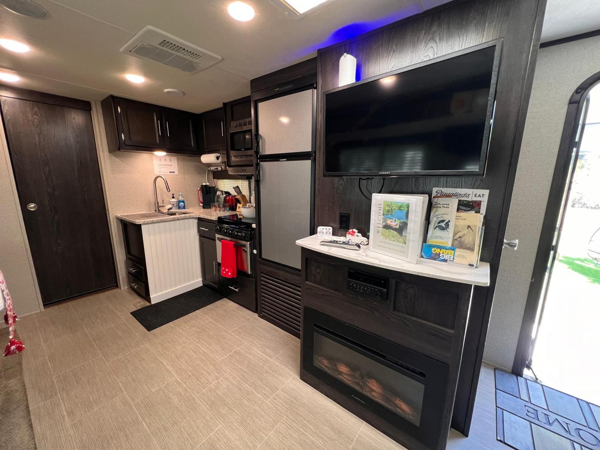 ホテル Lake Front Rv Experience Close To Port Canaveral And Kennedy Space Center ティテュスビル エクステリア 写真